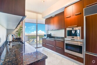 Building Photo - 15901 Collins Ave