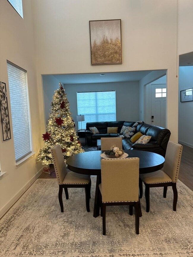 Building Photo - 3600 Daisy Holw Lp