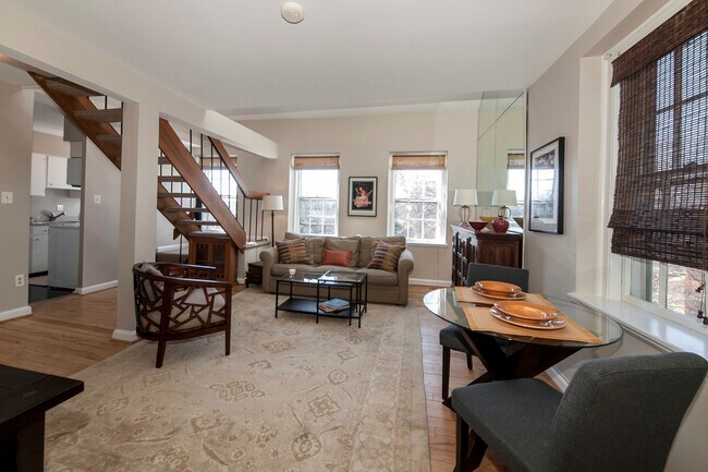 Foto del edificio - 3824 Porter St NW