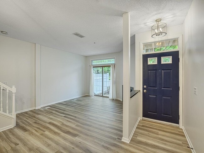 Foto del edificio - 8432 Cortland Rd