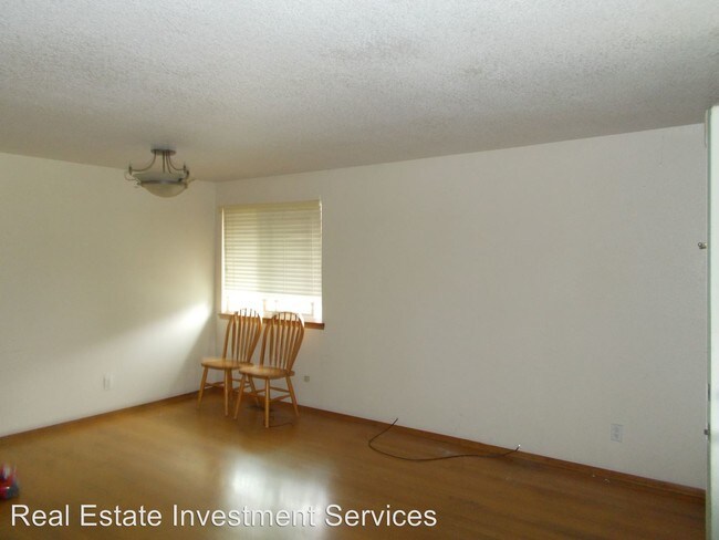 Building Photo - 3 br, 1 bath House - 6224 E 'B' St