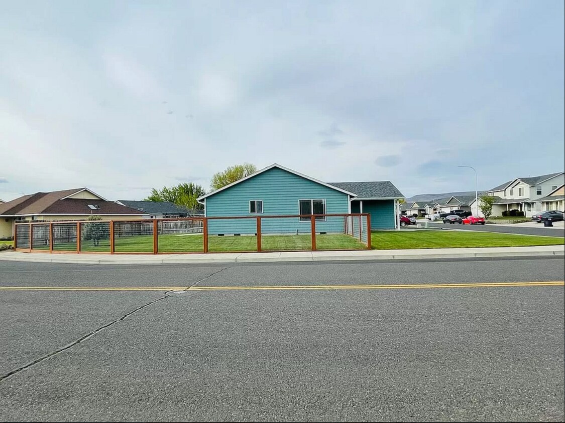 Foto principal - 102 N Centennial St