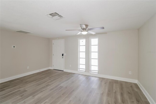Building Photo - 5720 Chipper Dr