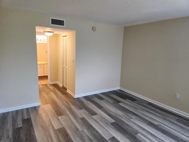 Foto del edificio - 731 N Pine Island Rd