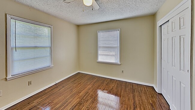 Building Photo - Charming 3-Bedroom Home with Spacious Living & Outdoor Retreat!