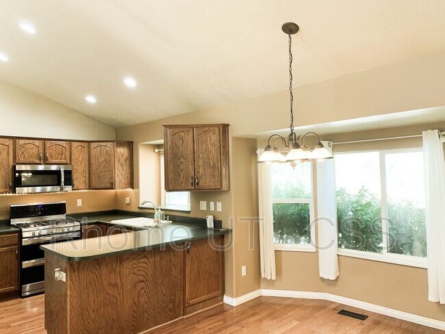 Building Photo - 11821 Sunrise View Dr