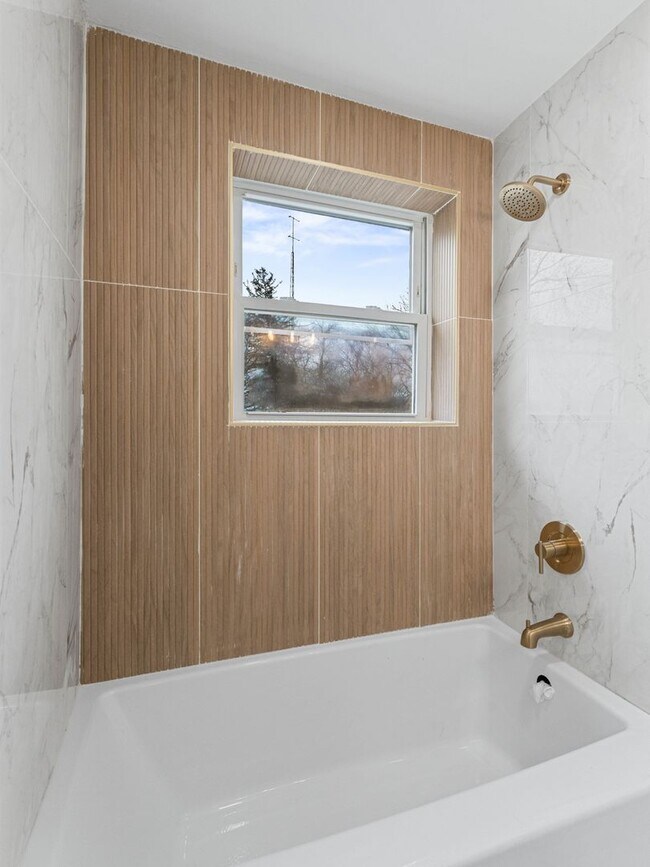 Building Photo - Beautifully Renovated Home for Rent – New Kitchen, Floors & Bathroom | Millville, NJ