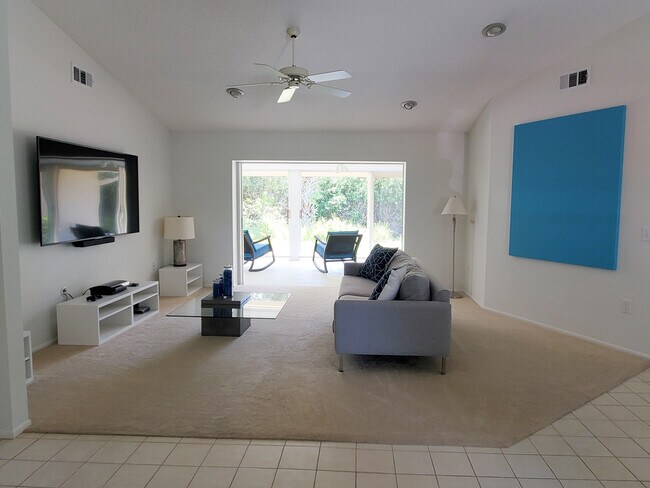 Sala de estar - 6960 Country Lakes Cir