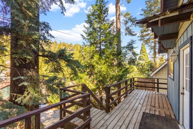 Building Photo - Mountain Home