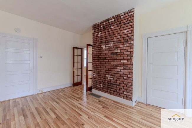 Photo - 2900 E Strathmore Ave Apartment