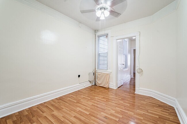 Building Photo - 1144 Summit Ave