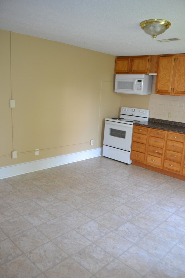 Foto del edificio - 2450 Woodbine Ave