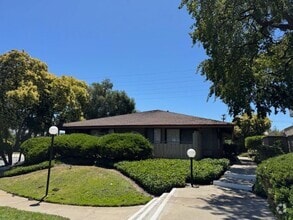 Building Photo - 101 Kinross Dr