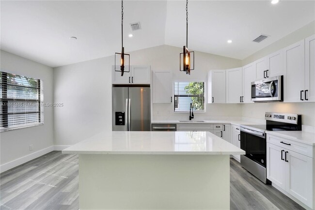 Building Photo - 143 Greentree Cir