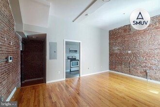Building Photo - 231 E North Ave