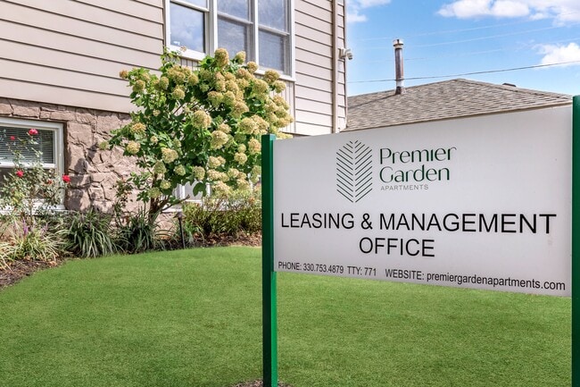 Foto del edificio - Premier Garden Apartments