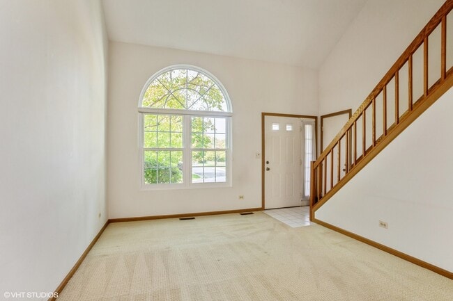 Building Photo - 325 Ascot Ln
