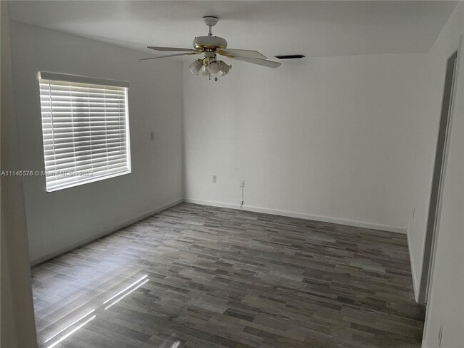 Building Photo - 936 SW 118th Ct