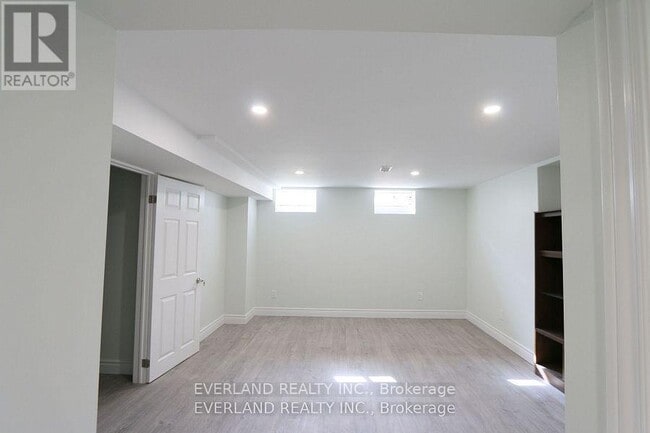 Building Photo - 4 Hepatica St