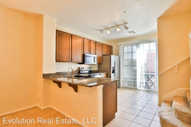 Building Photo - 2 br, 2.5 bath House - 2623 S. Key Biscayn...