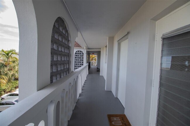 Foto del edificio - 400 SE 10th Street Unit 303