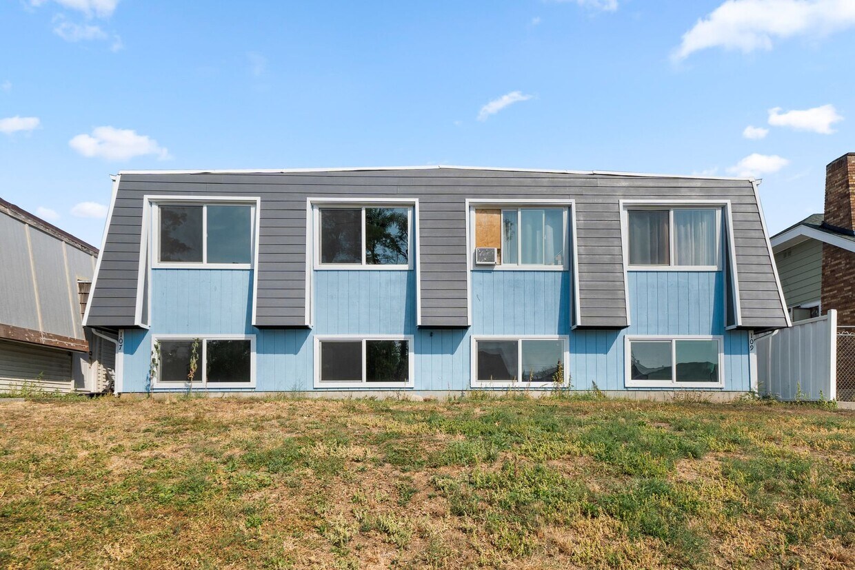 Primary Photo - 107 E Courtland
