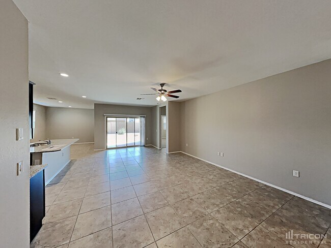 Building Photo - 5165 E Sharbel Rd