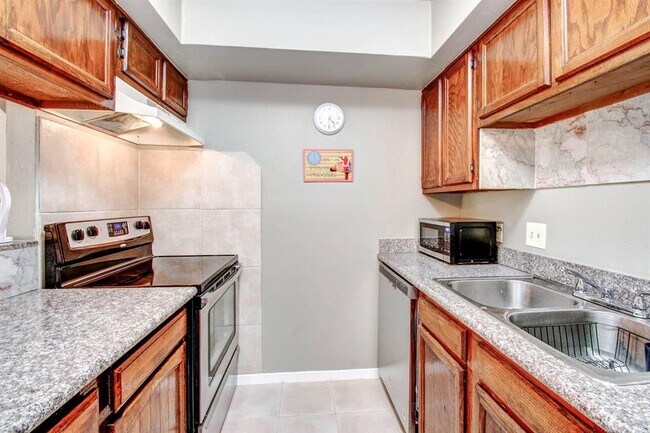 Building Photo - 8917 Carousel Ln