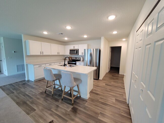 Foto del edificio - 452 NW Riverside Dr