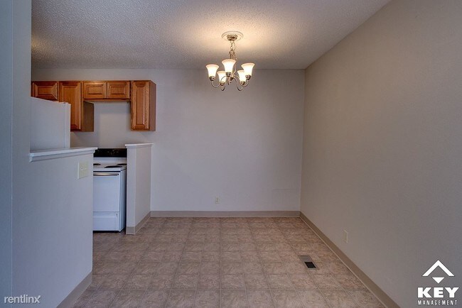 Building Photo - 3 br, 1 bath Duplex - 1734 N Waco Ave