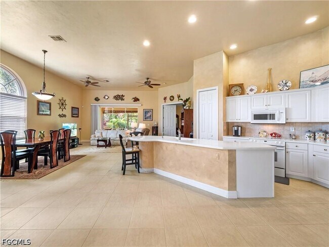 Foto del edificio - 15220 Cape Sable Ln