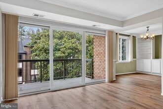 Building Photo - 9702 Kingsbridge Dr