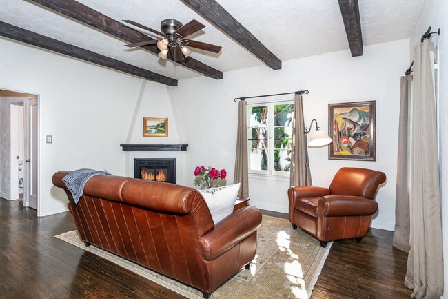 Building Photo - 118 Carr Dr