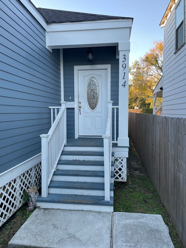 Building Photo - 3912  - 3914 Hamilton Street
