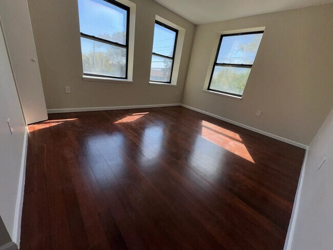 Foto del edificio - 119 Elizabeth Ave