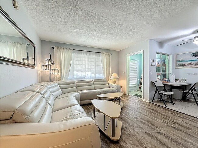 Foto del edificio - 250 Rosery Rd NW