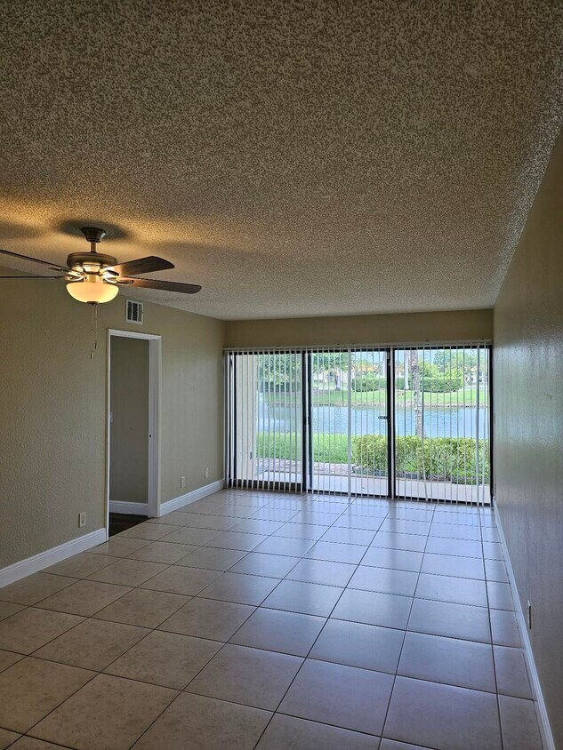 Primary Photo - 1523 Lake Crystal Dr