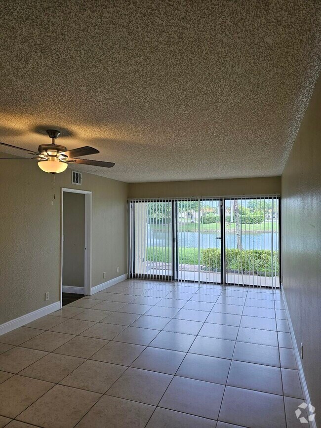 Building Photo - 1523 Lake Crystal Dr