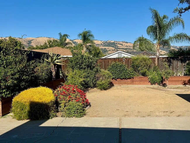 Building Photo - 2838 Pendleton Dr