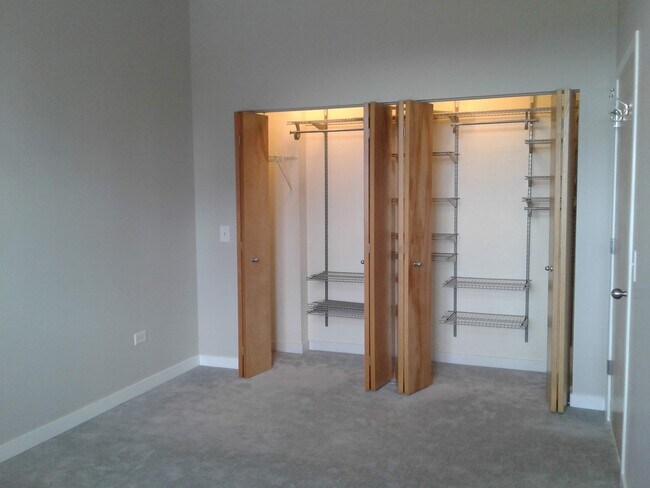 Foto del edificio - 1935 S Archer Ave