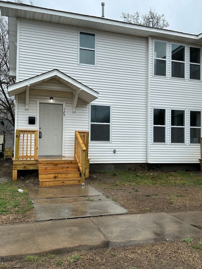 Building Photo - 125-127 S Connor Ave