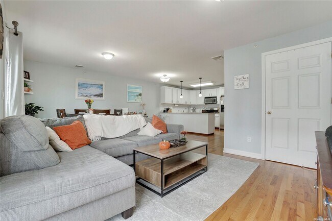 Building Photo - 10306 Rockaway Beach Blvd
