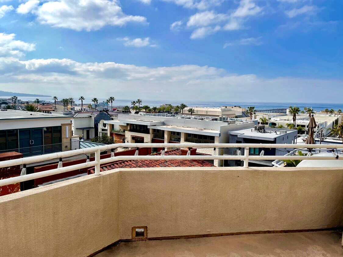 Foto principal - 1342 Manhattan Ave