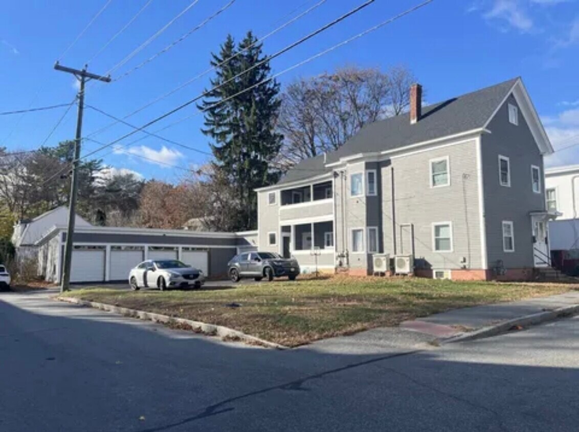 Primary Photo - 218 Summer St