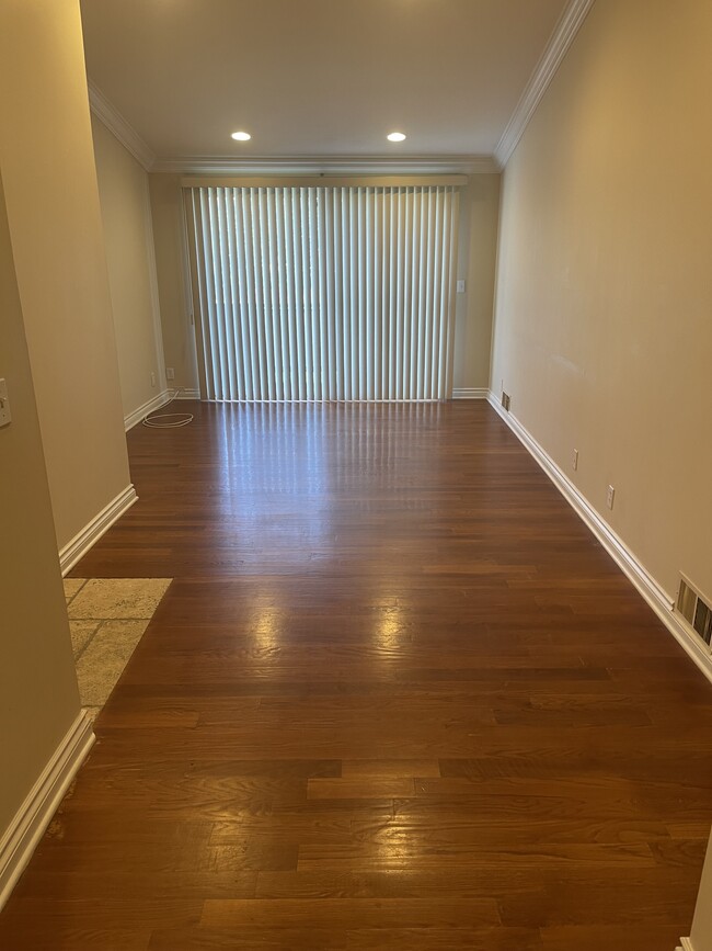 Living room - 23710 Michigan Ave