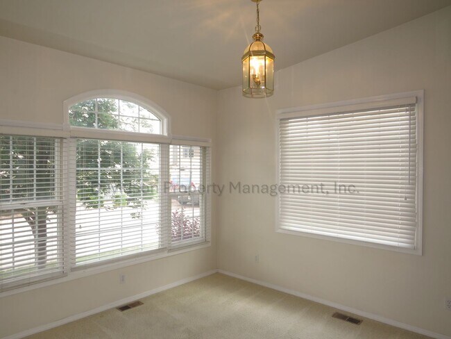 Foto del edificio - Beautiful 3 Bedroom Townhouse in Gleneagle, Gated Community!
