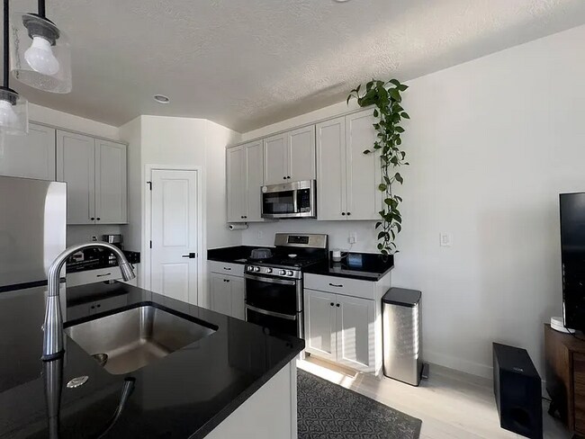 Foto del edificio - 15113 Halter Wy