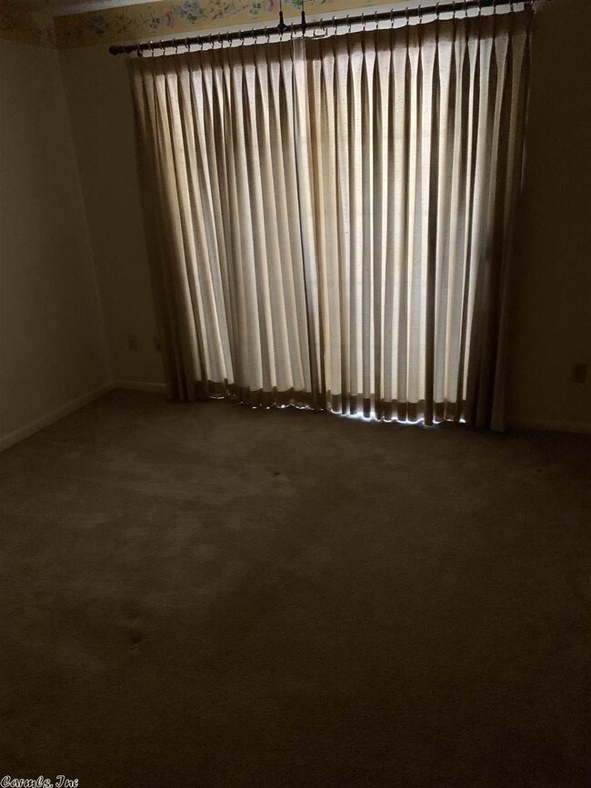 Building Photo - 603 Greenbriar Dr