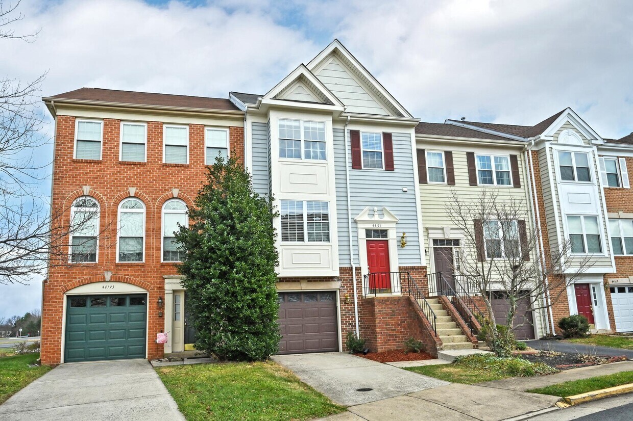 Primary Photo - 44171 Paget Terrace