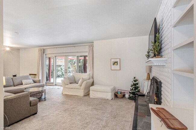 Foto del edificio - 3 br, 2.5 bath House - 2531 Esch Ave